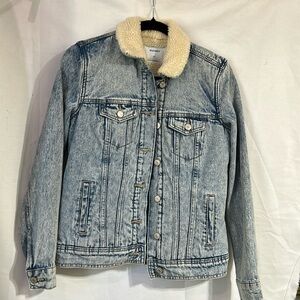 Old Navy fleece lined Jean jacket xs